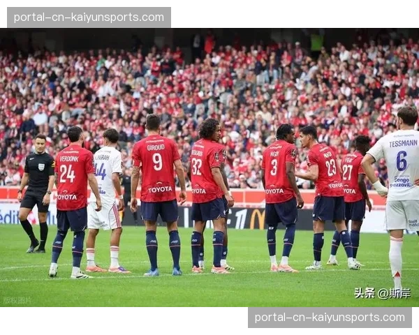 转会传闻:多家俱乐部关注里尔中场,其“推进传球”数据位列法甲第一 转会传闻:多家俱乐部关注里尔中场,其“推进传球”数据位列法甲第一