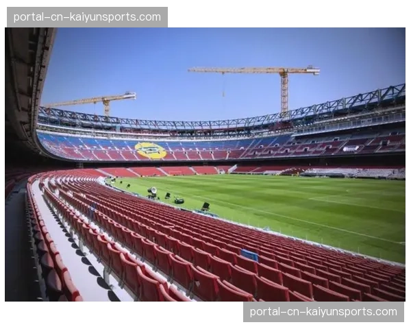 诺坎普球场博物馆内，游客通过触控屏交互追溯巴萨历次欧冠夺冠的战术演变