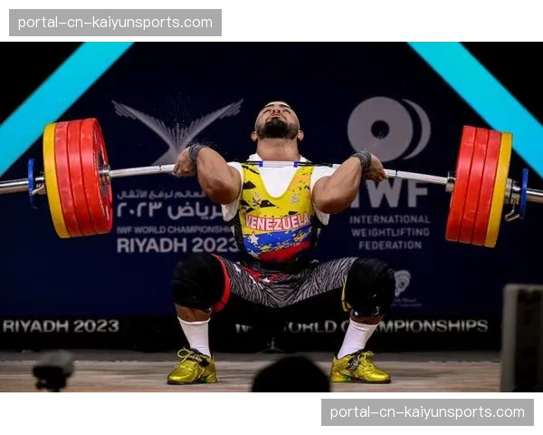 举重主题艺术展在巴黎开幕，连接运动与美学